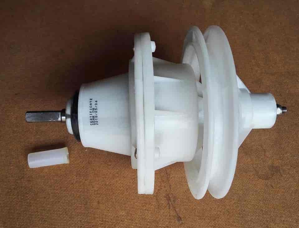 Gear Box 4hole Sqr Sft Godrej Old Type Xd009